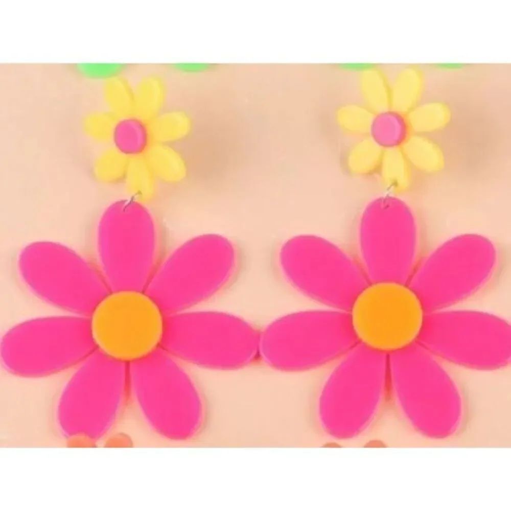 Adorable Flower Earrings - Picture 4 of 5